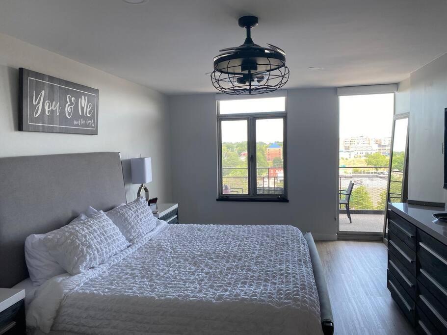 Beautiful 2 Bedroom Condo With Great Midtown Views Omaha Exterior photo